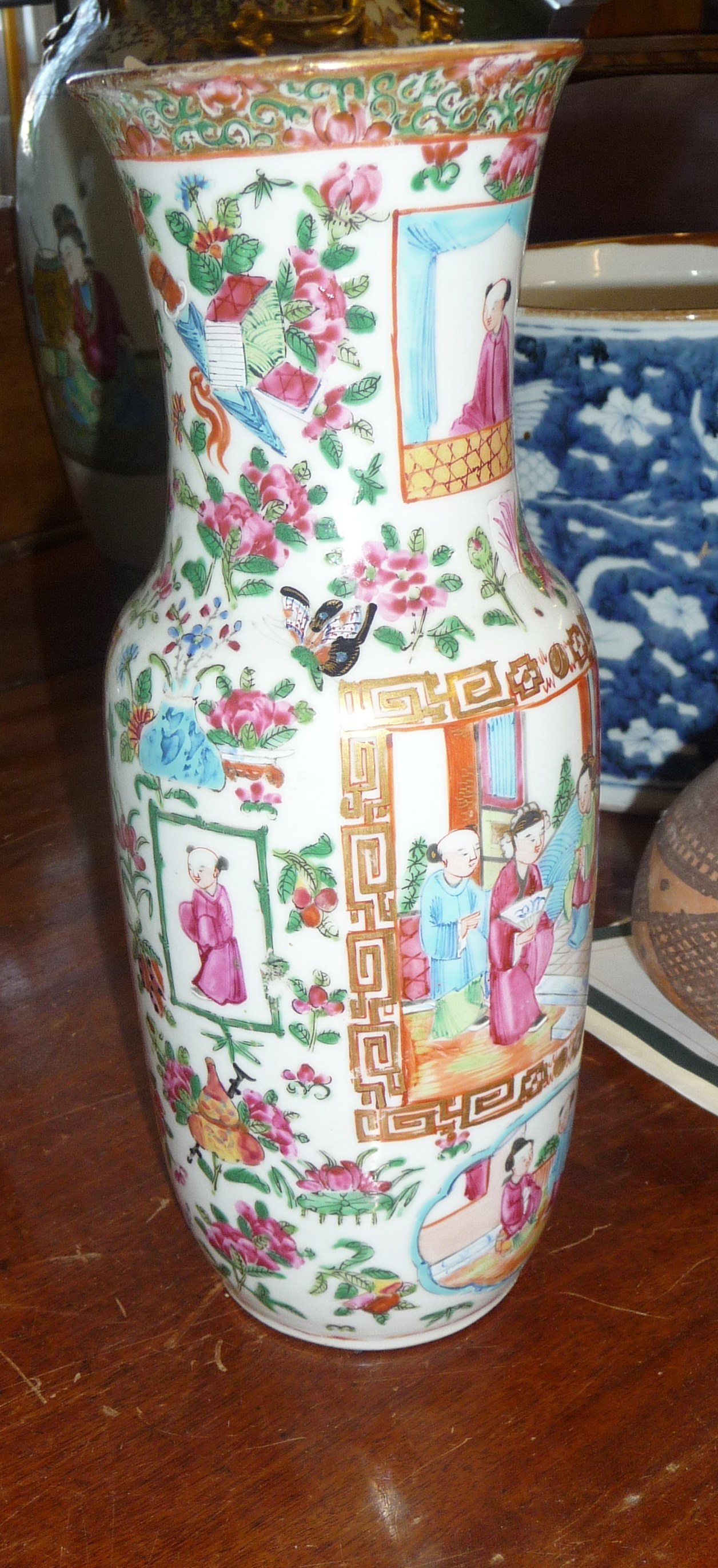 Chinese Canton Famille Rose vase, 26cm
