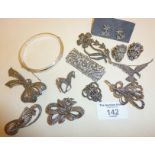 Marcasite and Art Deco brooches etc., mainly silver