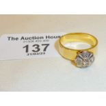 18ct gold ring with diamonds set as a flower, approx. UK size O and weight 5.5g