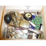 Antique sewing items, inc. thimbles (some silver), mother of pearl needle case - marked Mers les