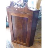 Fine Georgian flame mahogany corner cupboard with single door having swan necked pediment and shaped