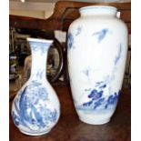 Two Chinese blue and white vases, 19cm and 14cm high