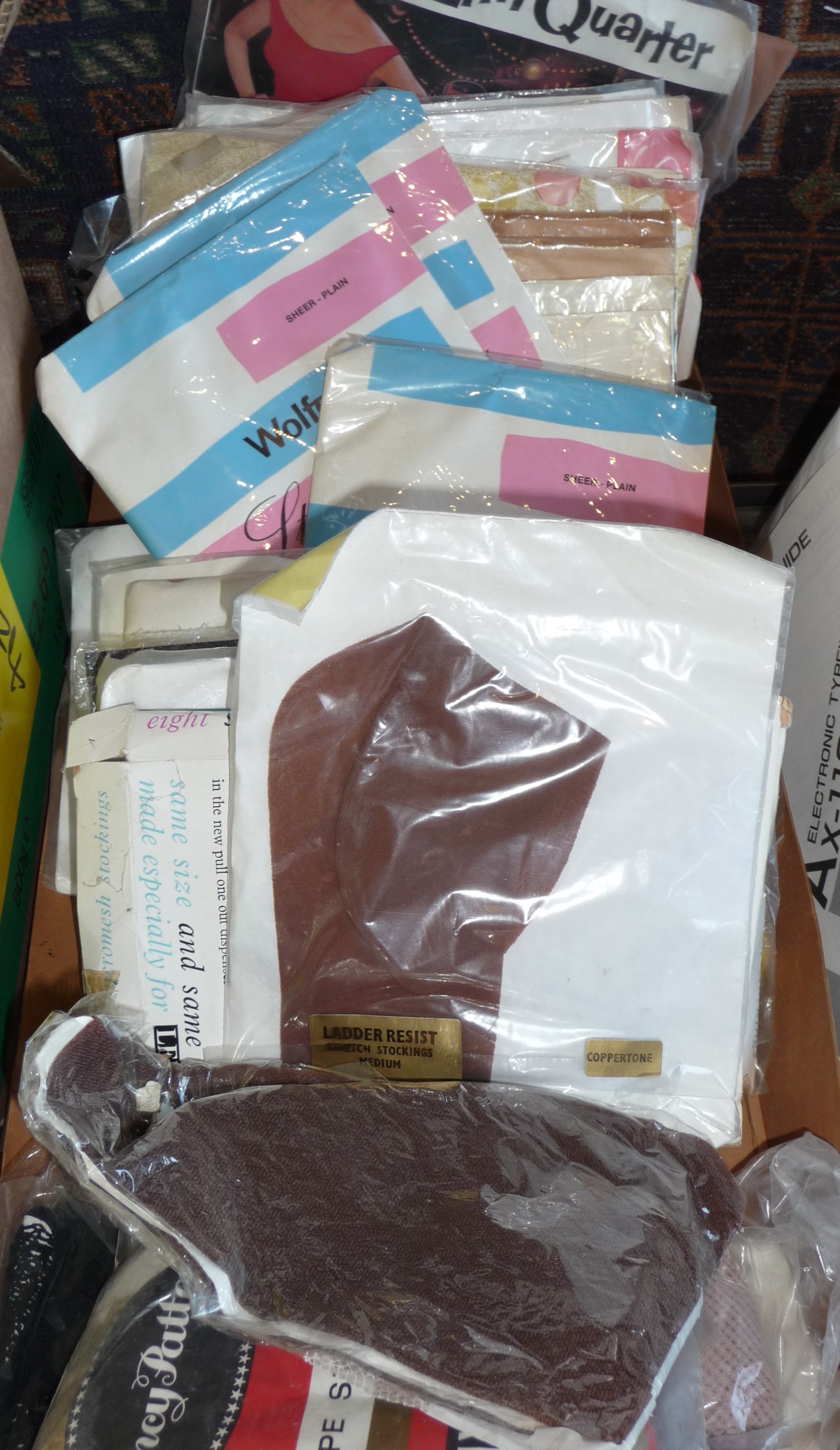 Assorted haberdashery, cottons and collection of vintage nylon stockings - Image 4 of 7