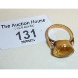 19th c. antique 9ct gold citrine ring with leaf shoulders. Approx. UK size K-L and weight 3.5g