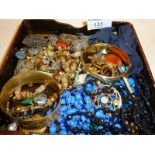 Assorted vintage and older costume jewellery (some A/F)