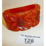 Carved 1920s/30s amber bakelite Catalin hinged bangle (hinge A/F). Approx 3.3 cm high