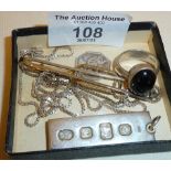 Vintage silver jewellery including a ring and ingot pendant etc