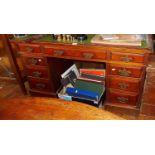 Edwardian mahogany 9 drawer kneehole desk