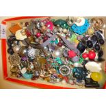 Tray of costume jewellery