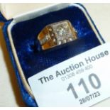 14ct gold gent's diamond signet ring, approx UK size L, and weight 6g, central diamond, approx 4.5mm