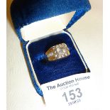 14ct gold gent's diamond signet ring, approx. UK size L, and weight 6g, central diamond, approx. 4.
