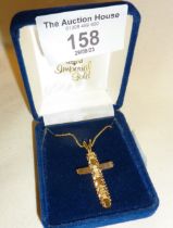 14ct Imperial gold articulated crucifix pendant on 9ct gold chain. Cross approx. 3.5g, and chain 1g