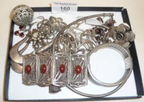 Assorted white metal and unmarked silver jewellery