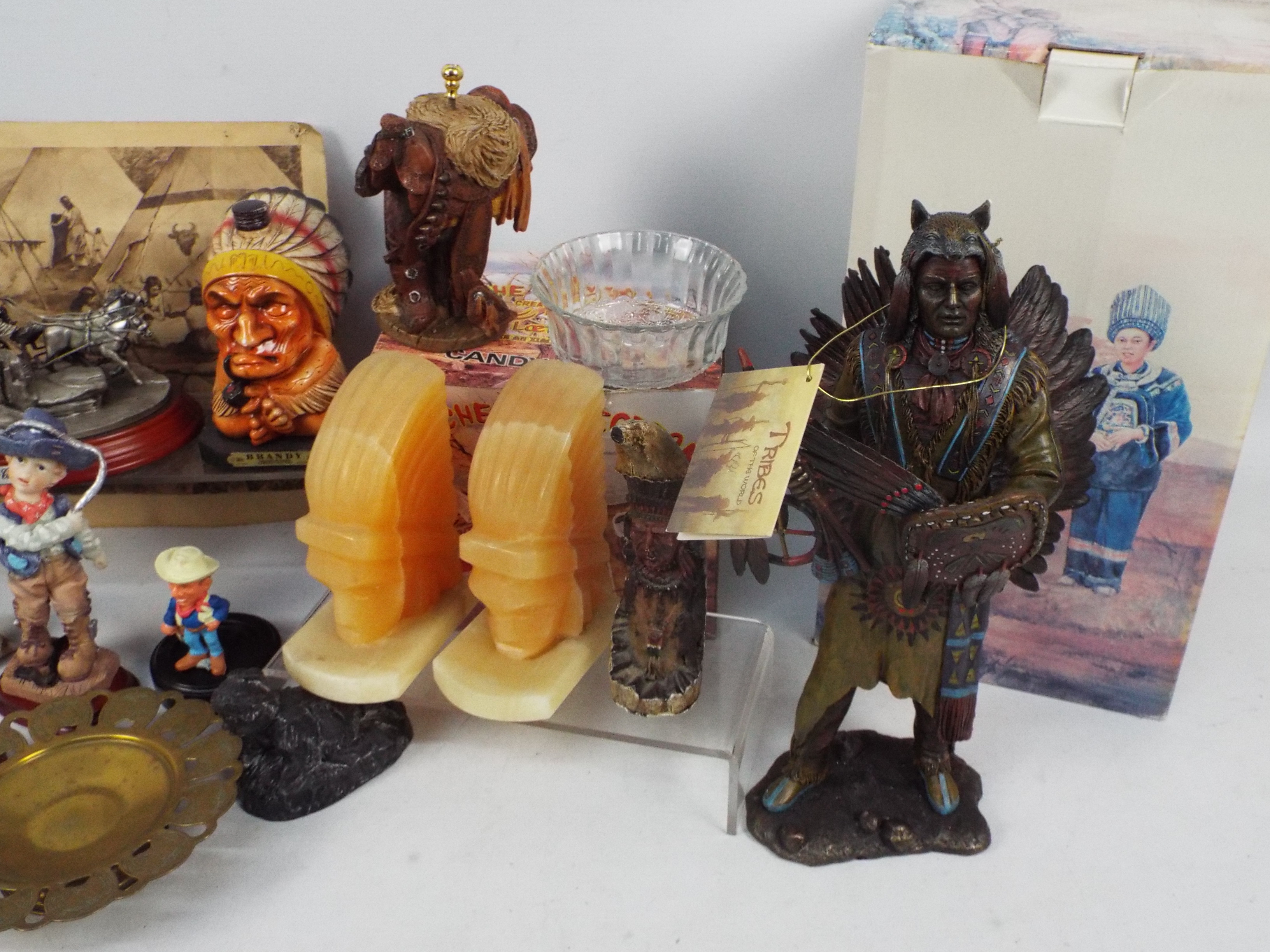 A collection of Native American and cowboy themed items, part boxed. - Image 4 of 4