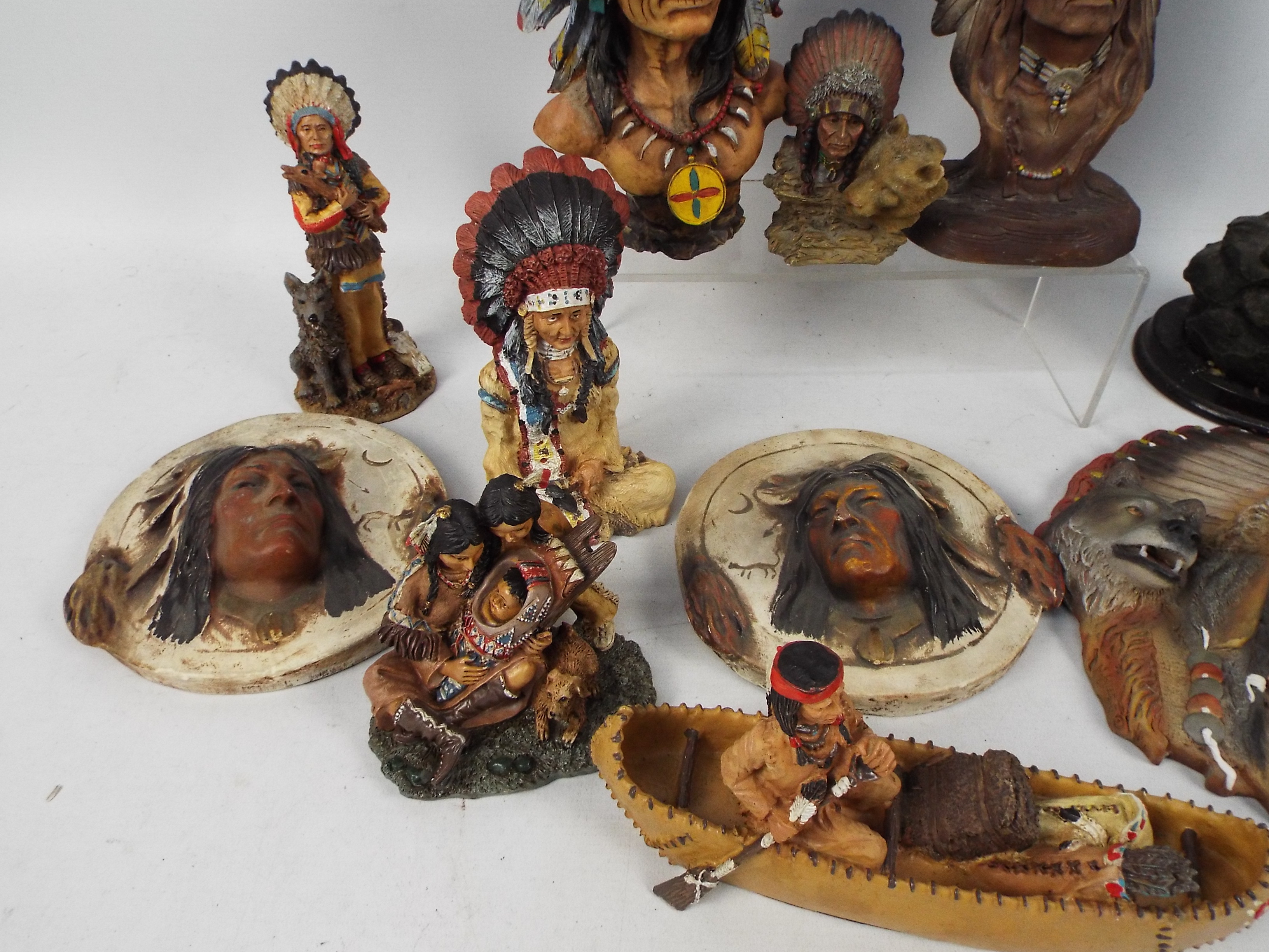 A collection of Native American themed ornaments and wall art, largest approximately 33 cm (h). - Image 3 of 5