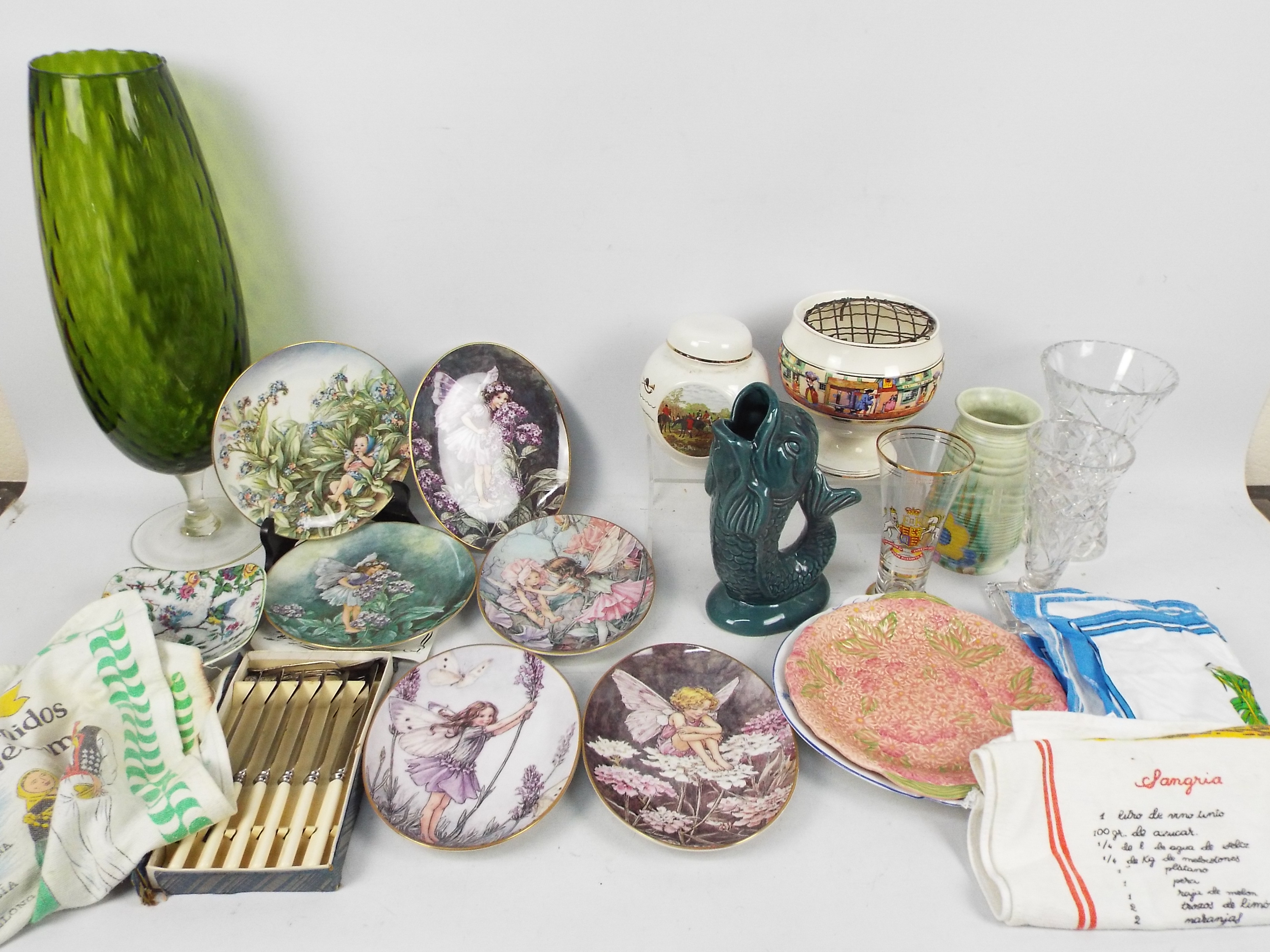 Lot comprising mixed ceramics and glassw