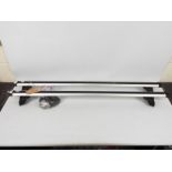 A pair of Thule roof bars with key. [2] Condition Report: Bars measure approximately 125 cm x 6 cm.