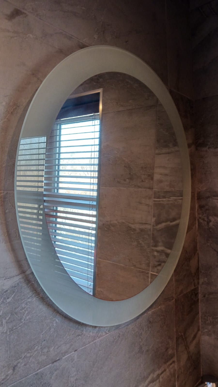 A 60cm diameter circular bathroom mirror. The mirror appears to be in Excellent condition.