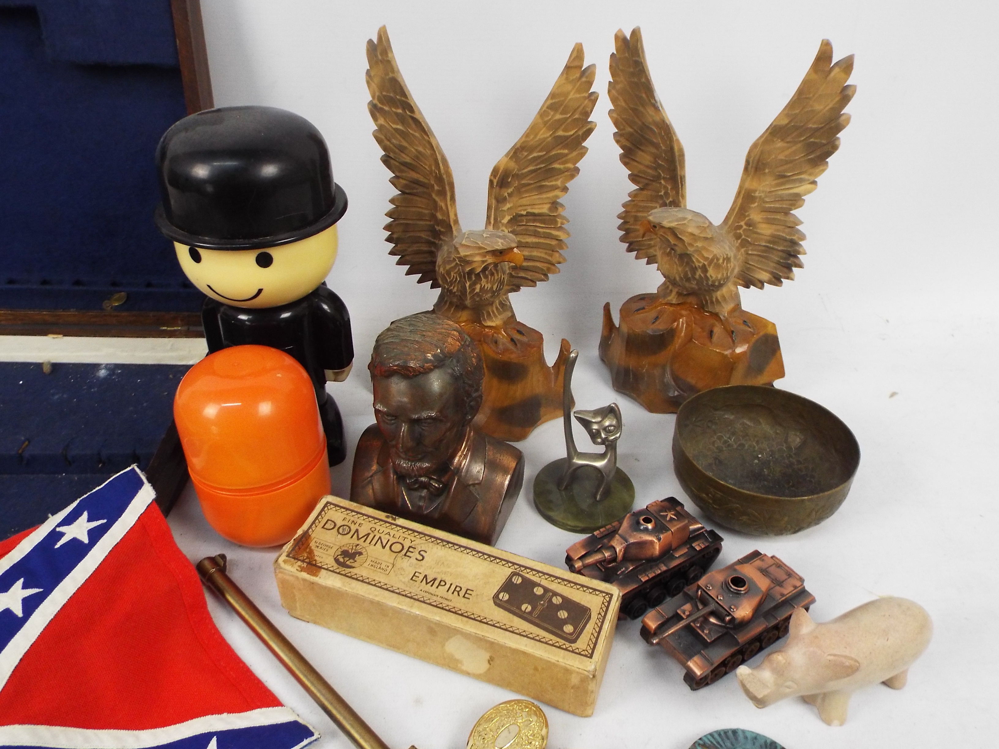 A mixed lot to include ceramics, metalware, wooden carvings, novelty lighters and similar. - Image 4 of 4