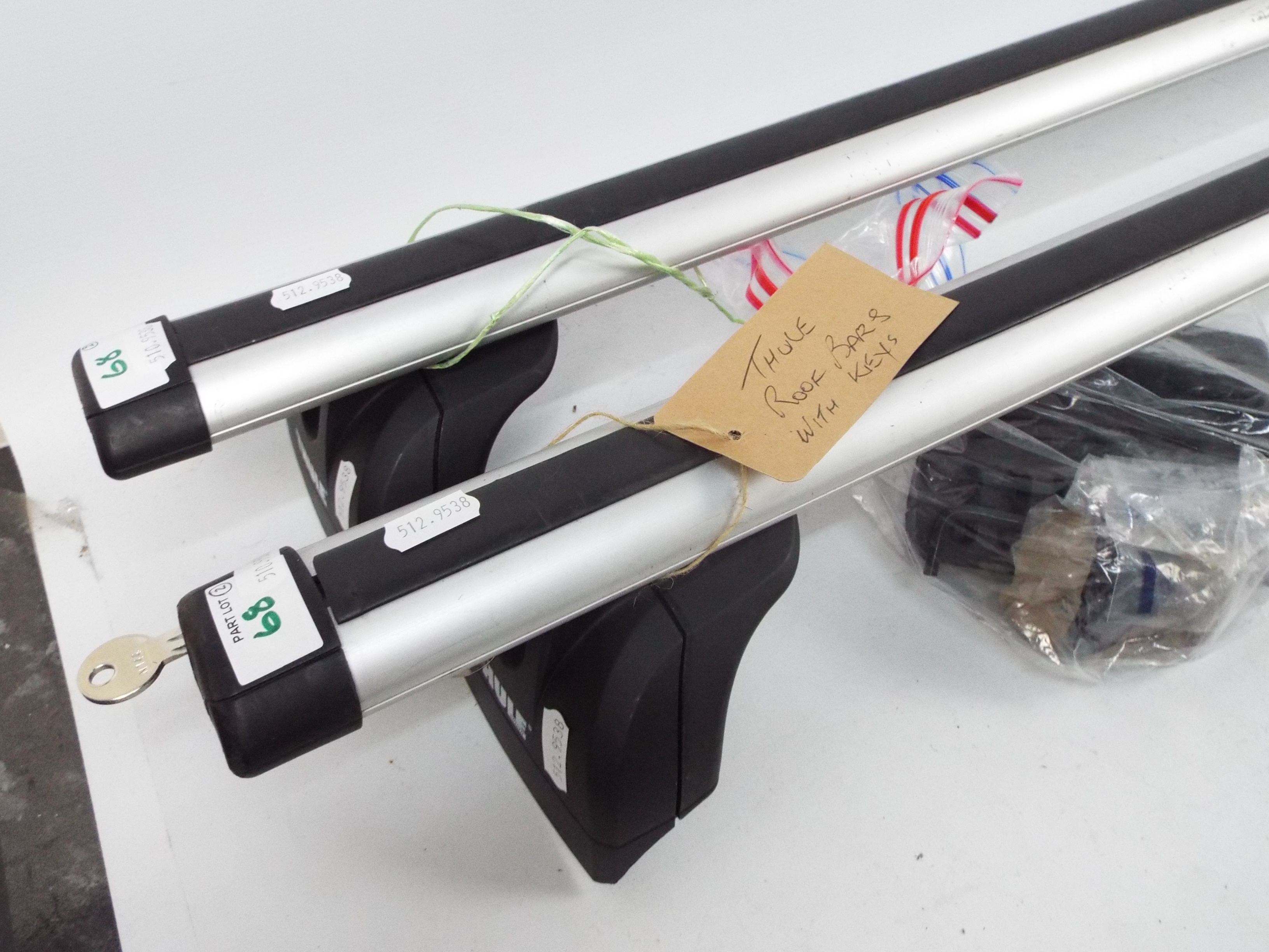 A pair of Thule roof bars with key. [2] Condition Report: Bars measure approximately 125 cm x 6 cm. - Image 2 of 3