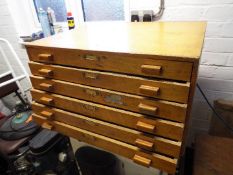 A handyman's chest of six drawers containing a large quantity of tools,