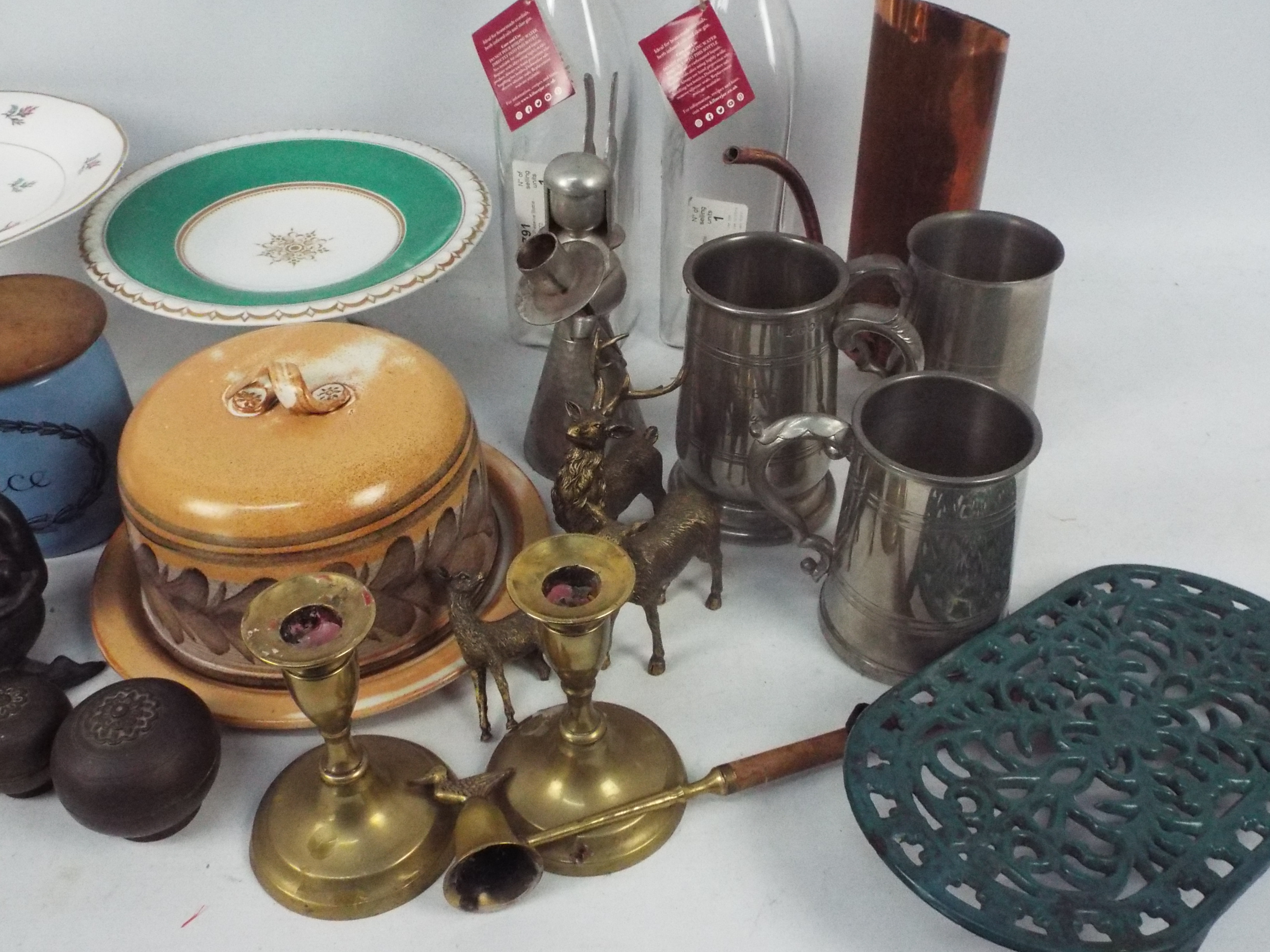 Lot to include glassware, metalware, ceramics and similar. - Image 3 of 5