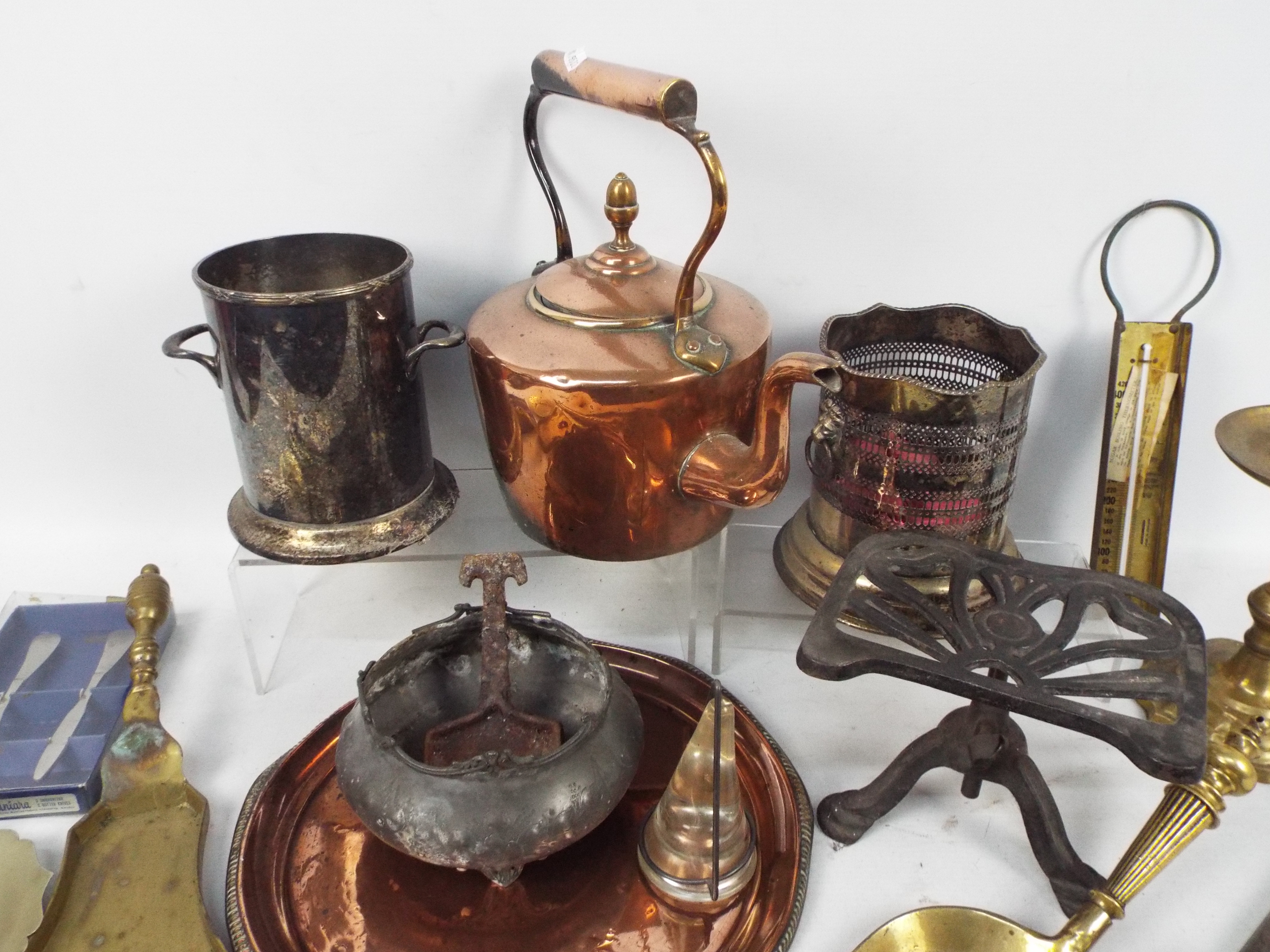 Mixed metalware comprising copper, plate - Image 3 of 4