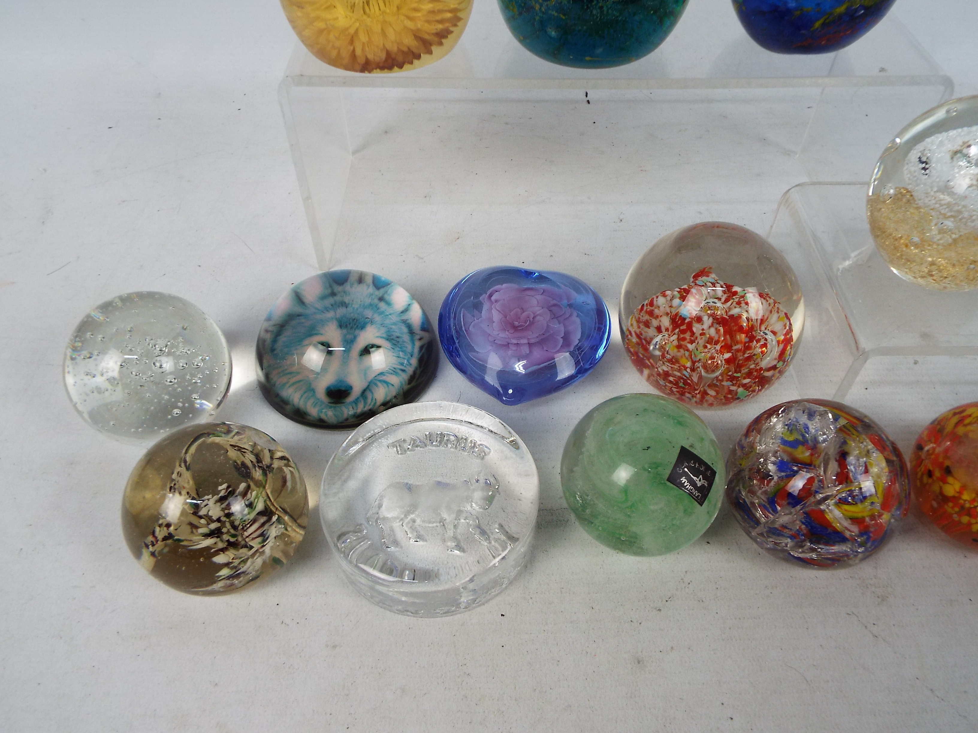 A collection of paperweights to include Mdina, Langham Glass and other. - Image 2 of 4