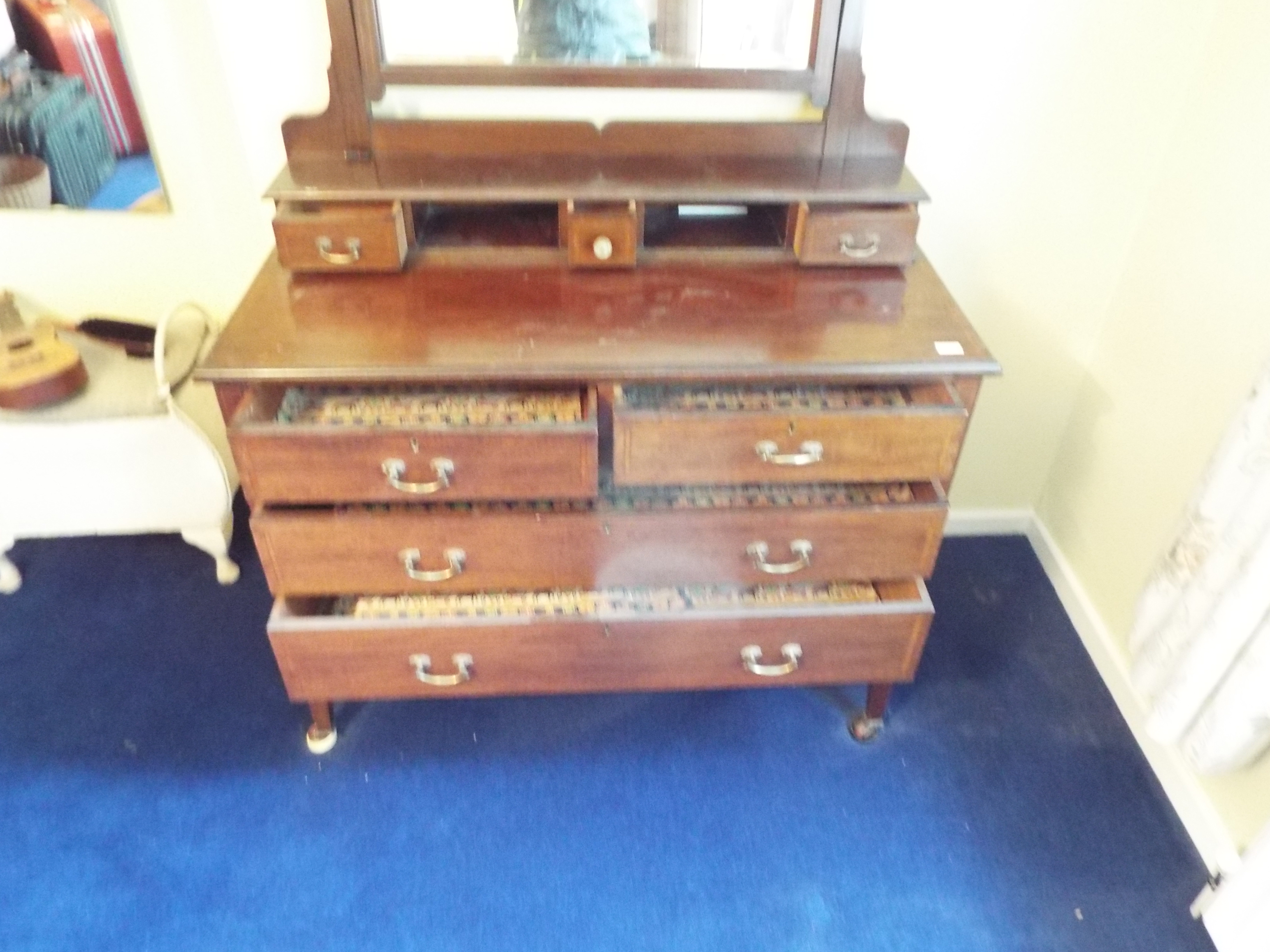 A vanity chest of two over two drawers with mirror back, approximately 165 cm x 108 cm x 54 cm. - Image 3 of 5