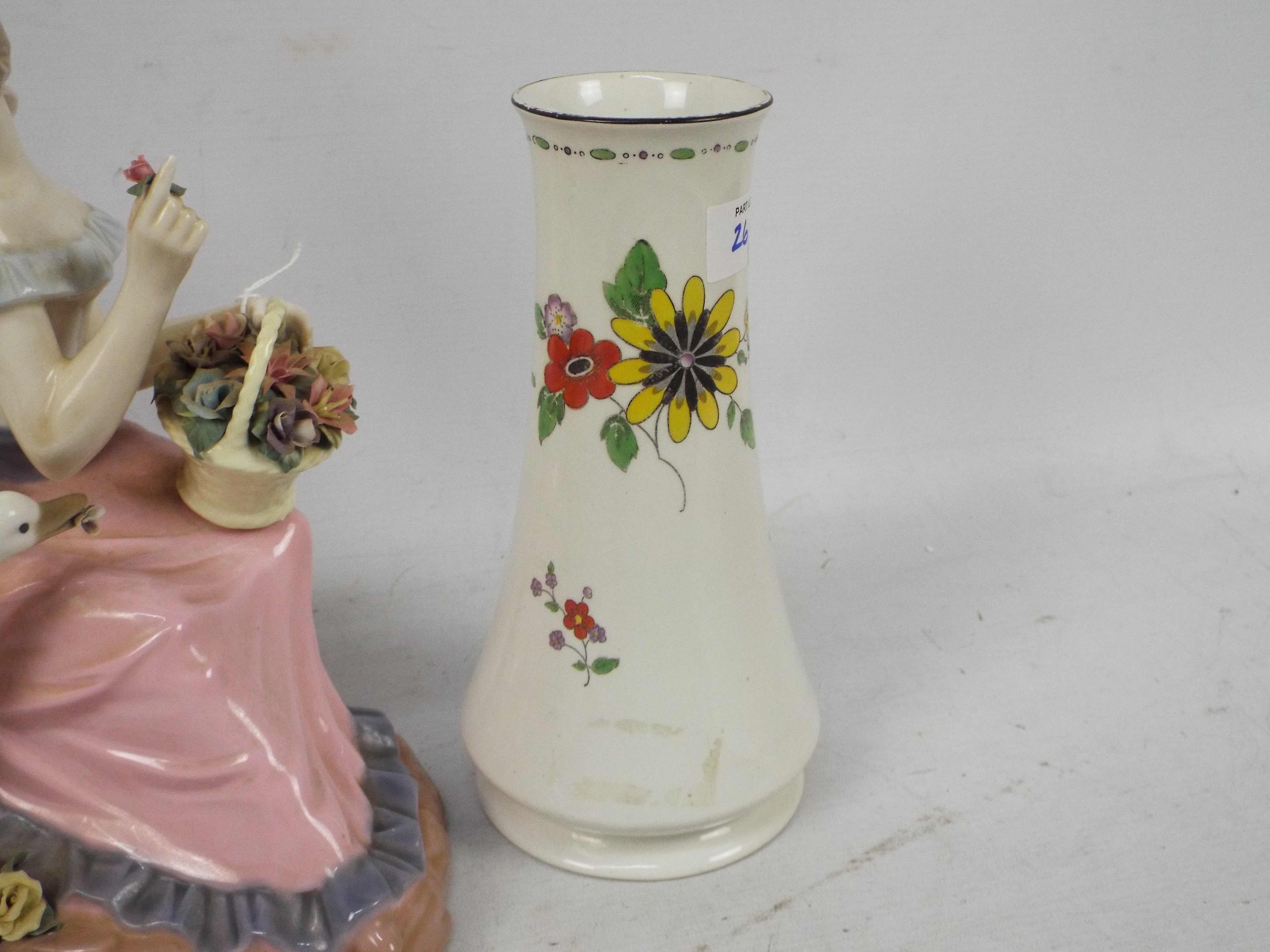 A pair of Shelley vases with floral deco - Image 4 of 6