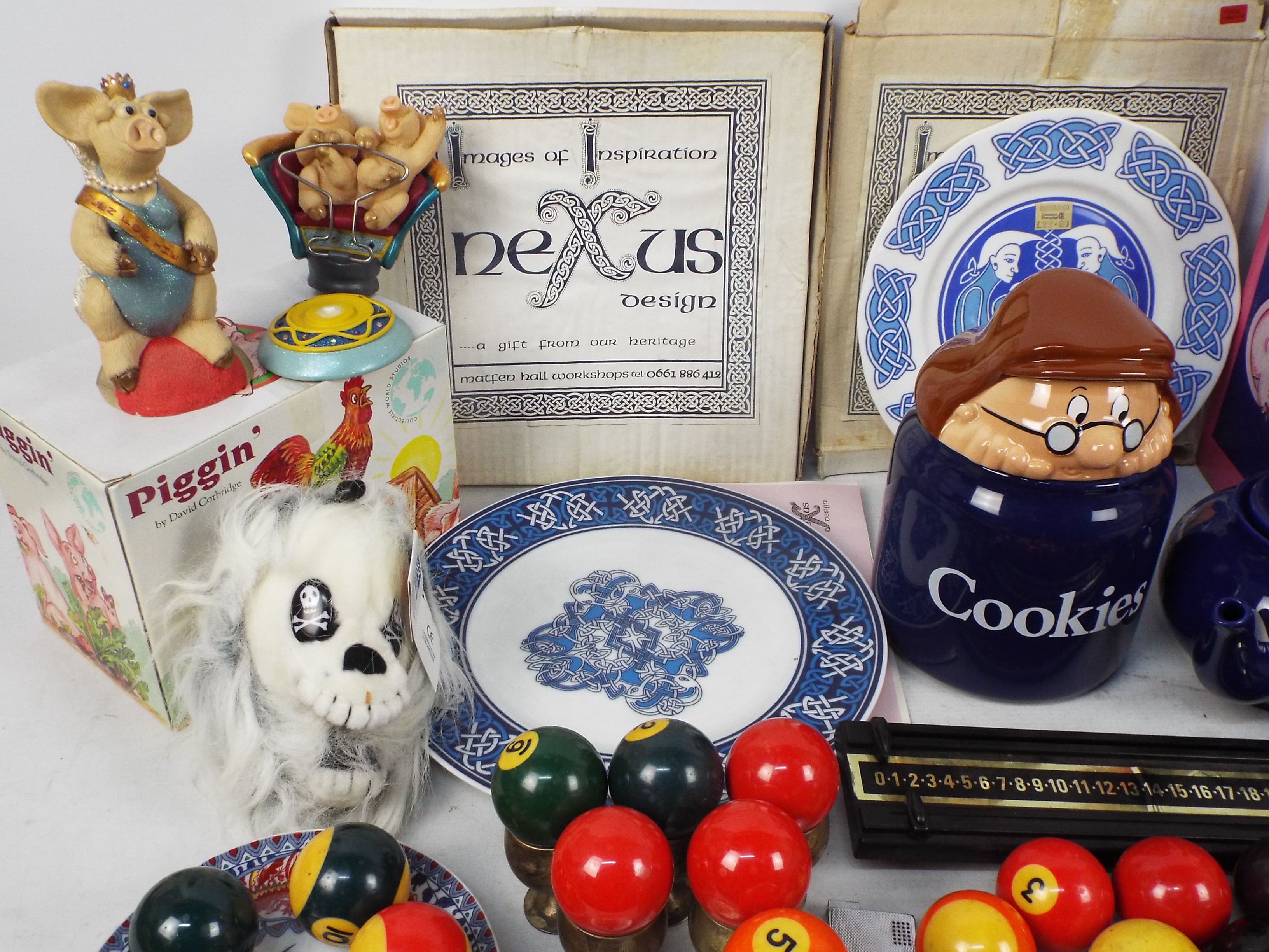 Lot to include boxed Piggin figures, ceramics, pool / snooker balls and other. - Image 2 of 4