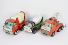 Tonka - Sanson - 3 x vintage pressed steel toys, a Tonka cement mixer,
