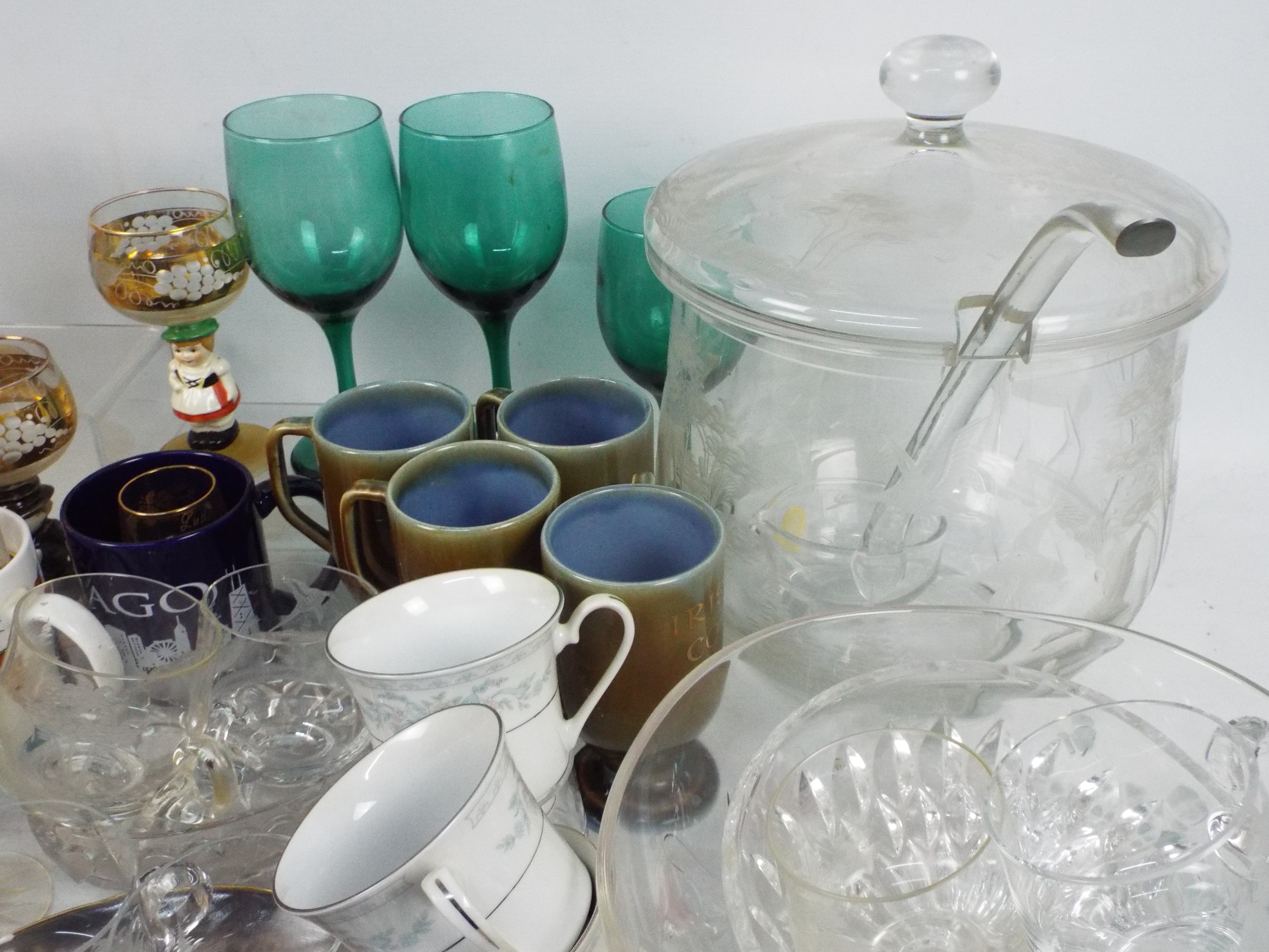 Two boxes of ceramics and glassware to include punch bowl and glasses, bowls and similar. - Image 6 of 6