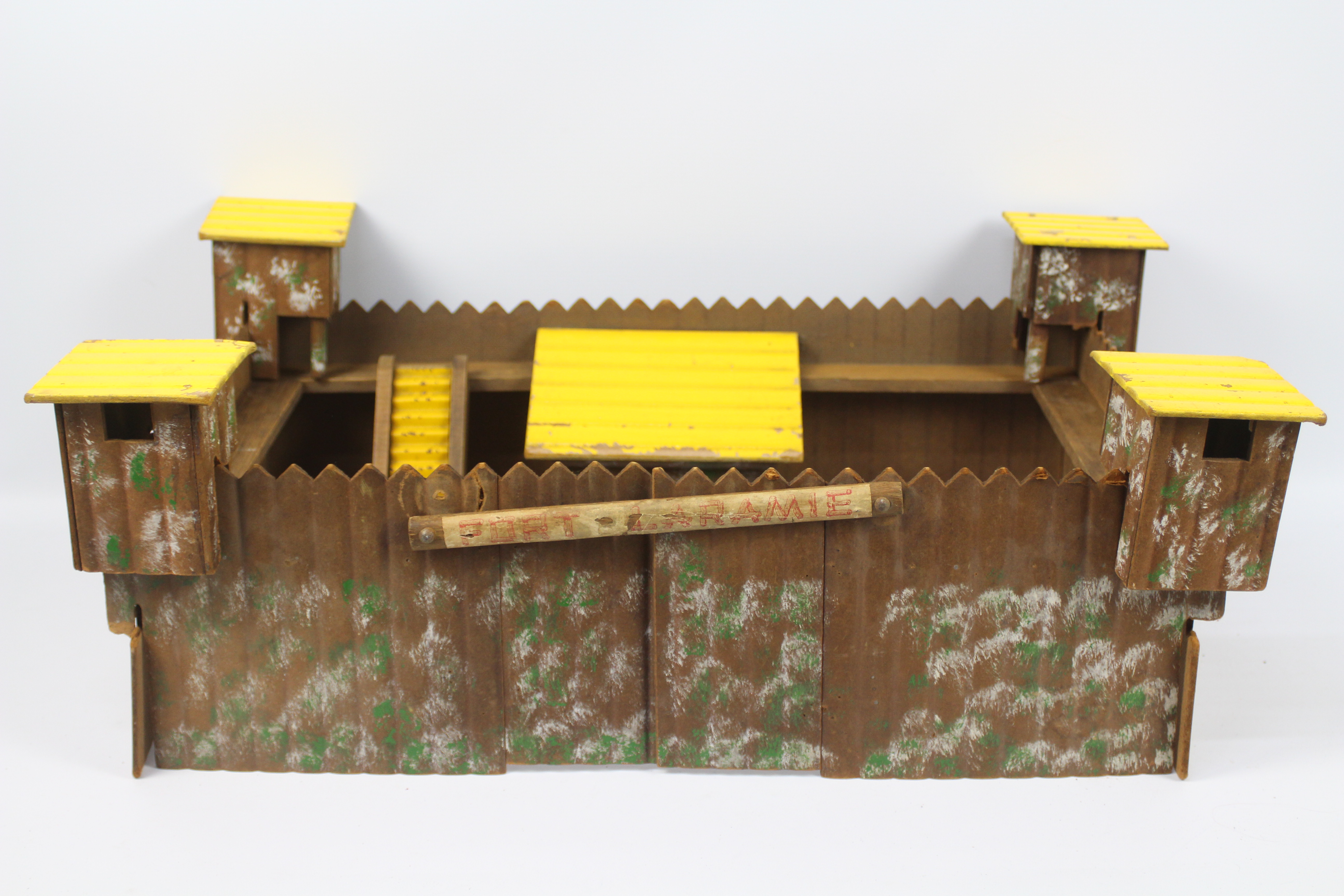 Toy Soldiers - An unboxed, and unmarked wooden 'Fort Laramie play fort. - Image 3 of 3