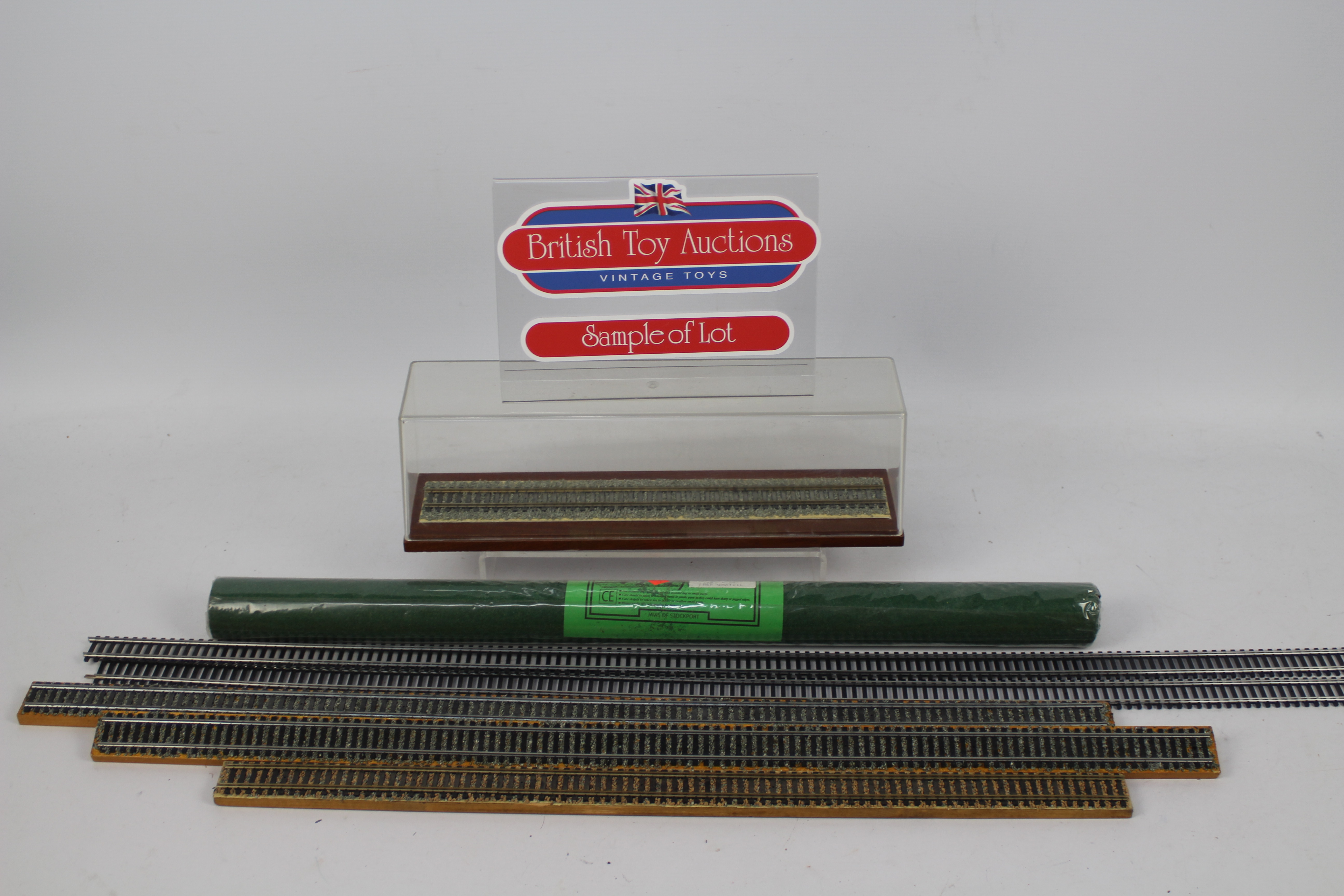 Model Railway Track - A group of 75 OO g - Image 2 of 2