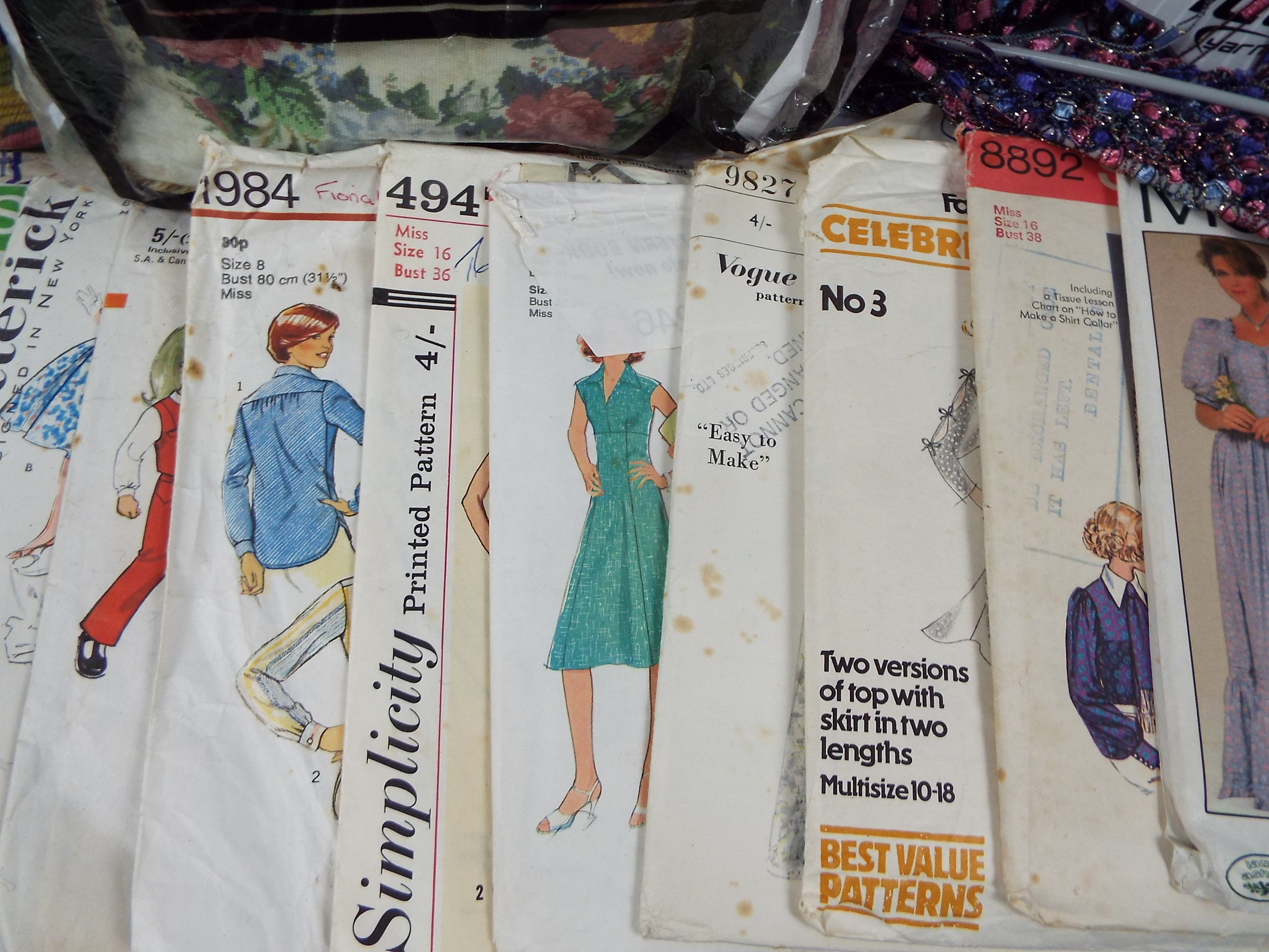 A collection of haberdashery items, sewing patterns and similar. - Image 7 of 8