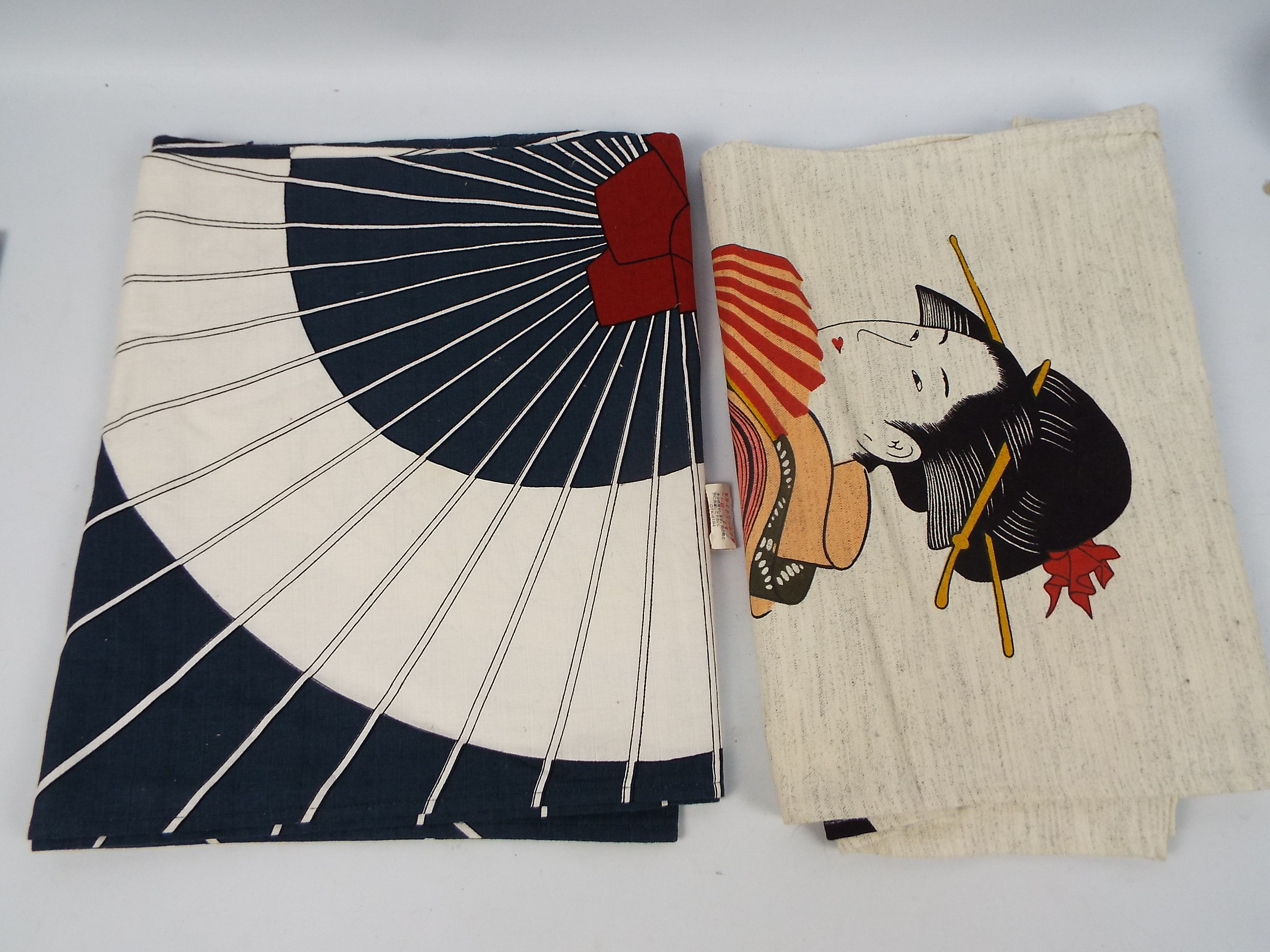 Modern Oriental wares to include textiles, fans and similar. - Image 6 of 7