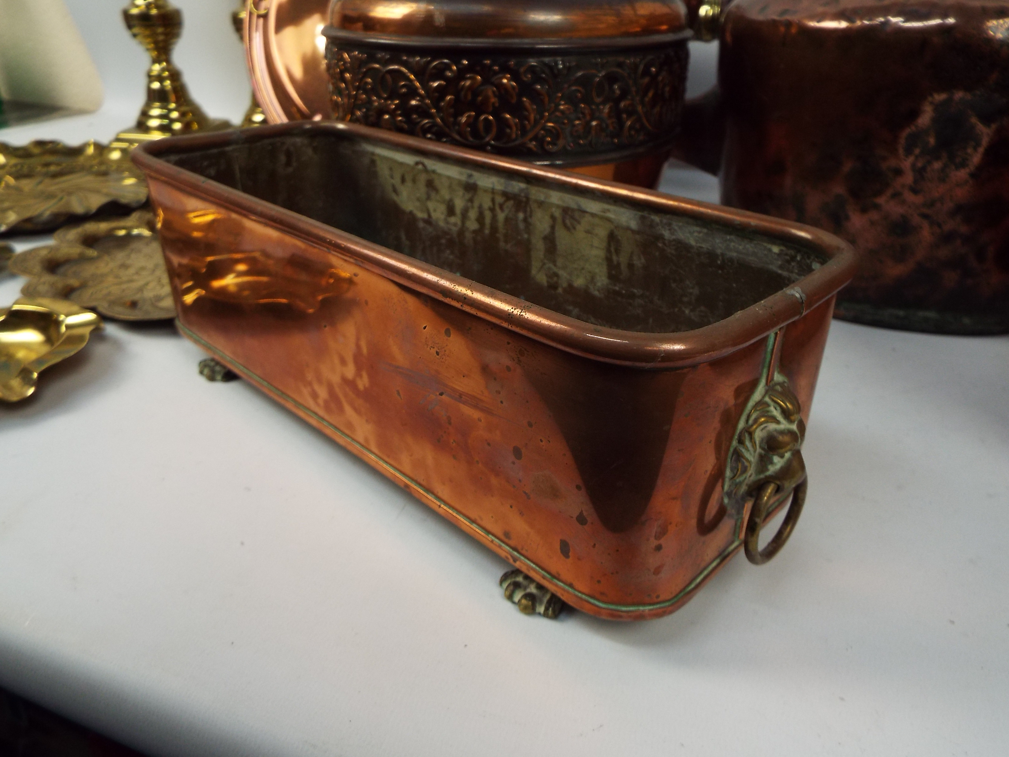 A collection of copper and brassware to include kettles, candlesticks, planters and similar. - Image 5 of 5