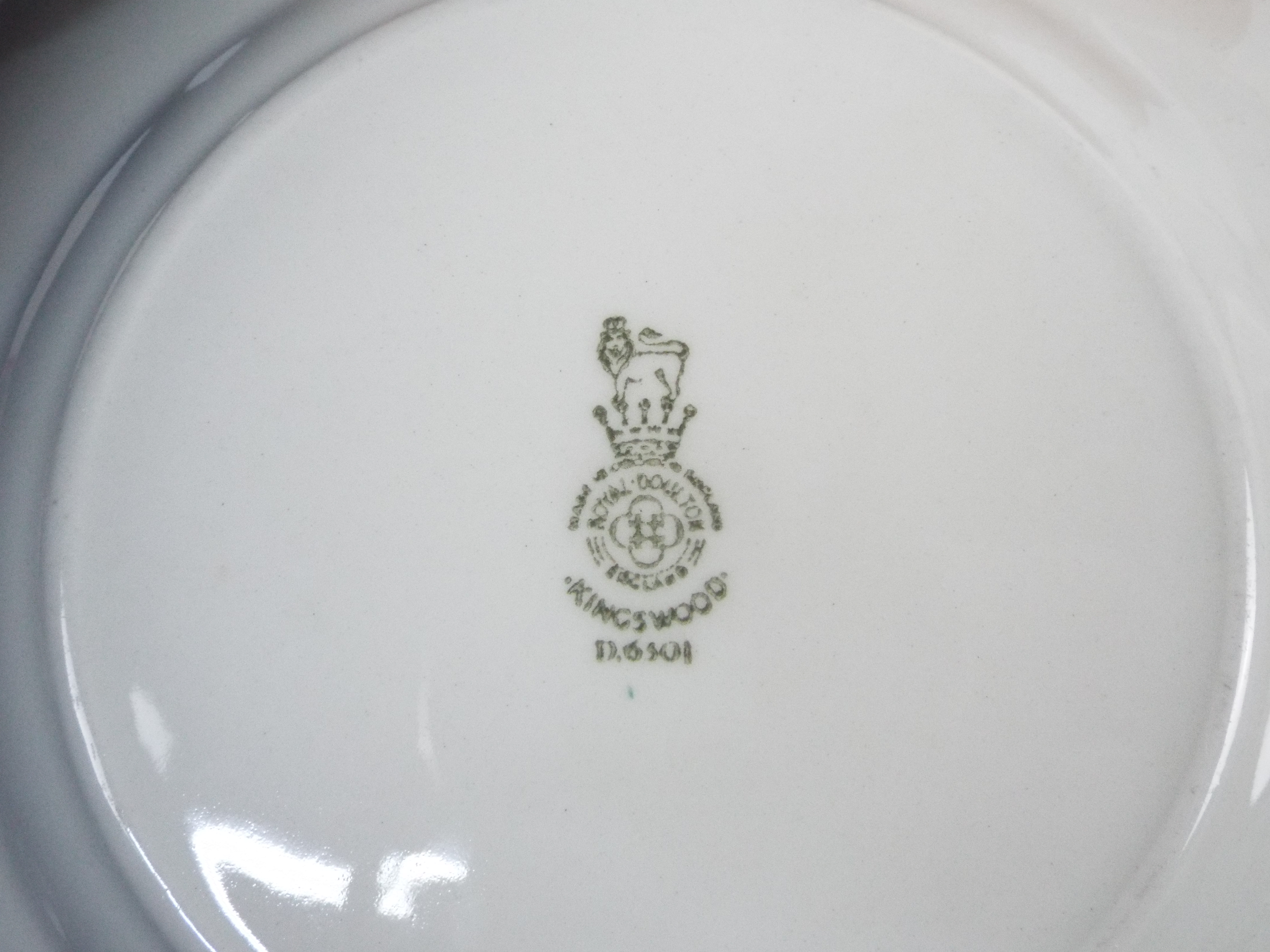 A collection of dinner wares, predominan - Image 10 of 11