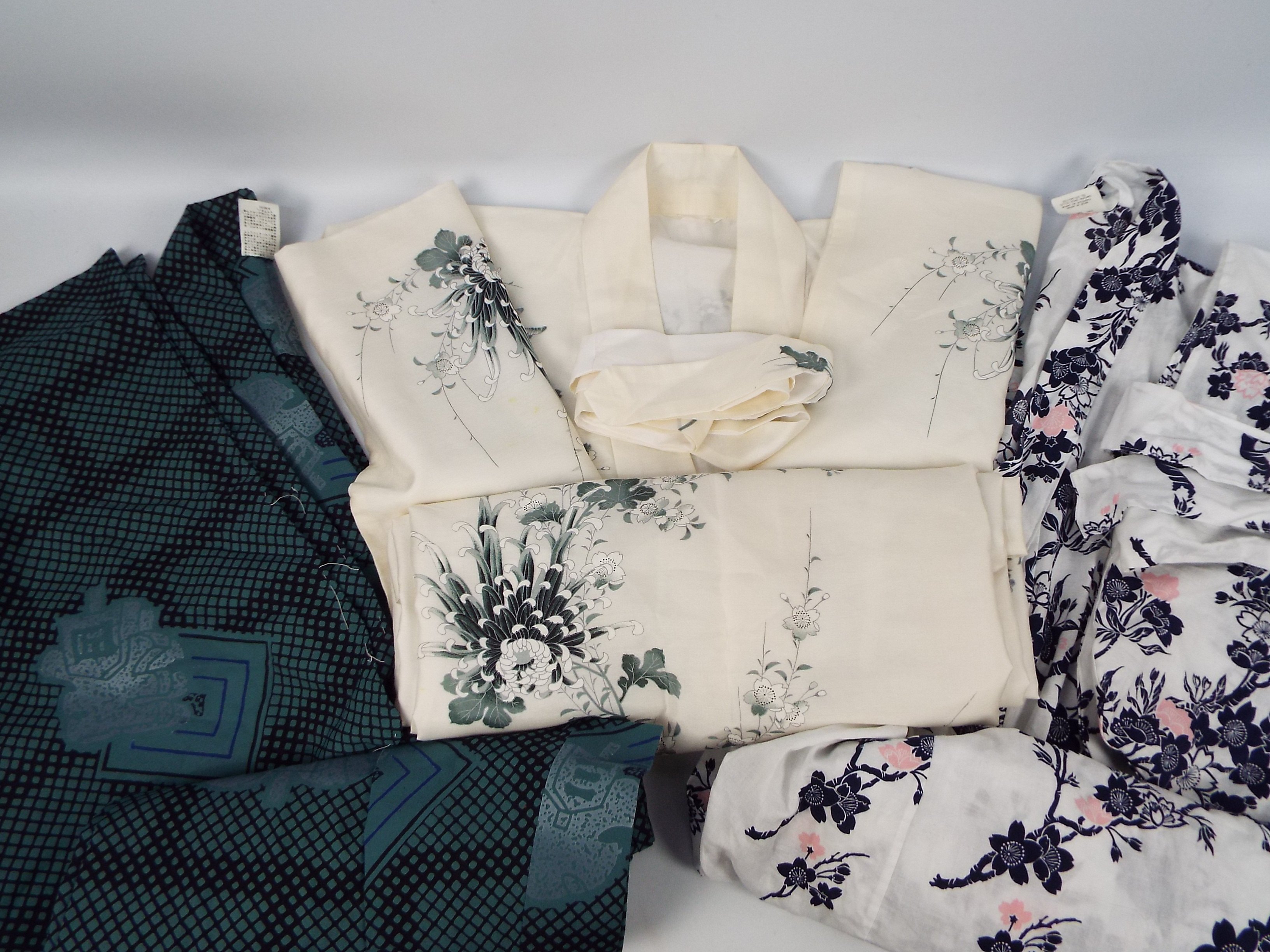 A collection of traditional Japanese clothing to include a silk kimono decorated with chrysanthemum. - Image 2 of 6