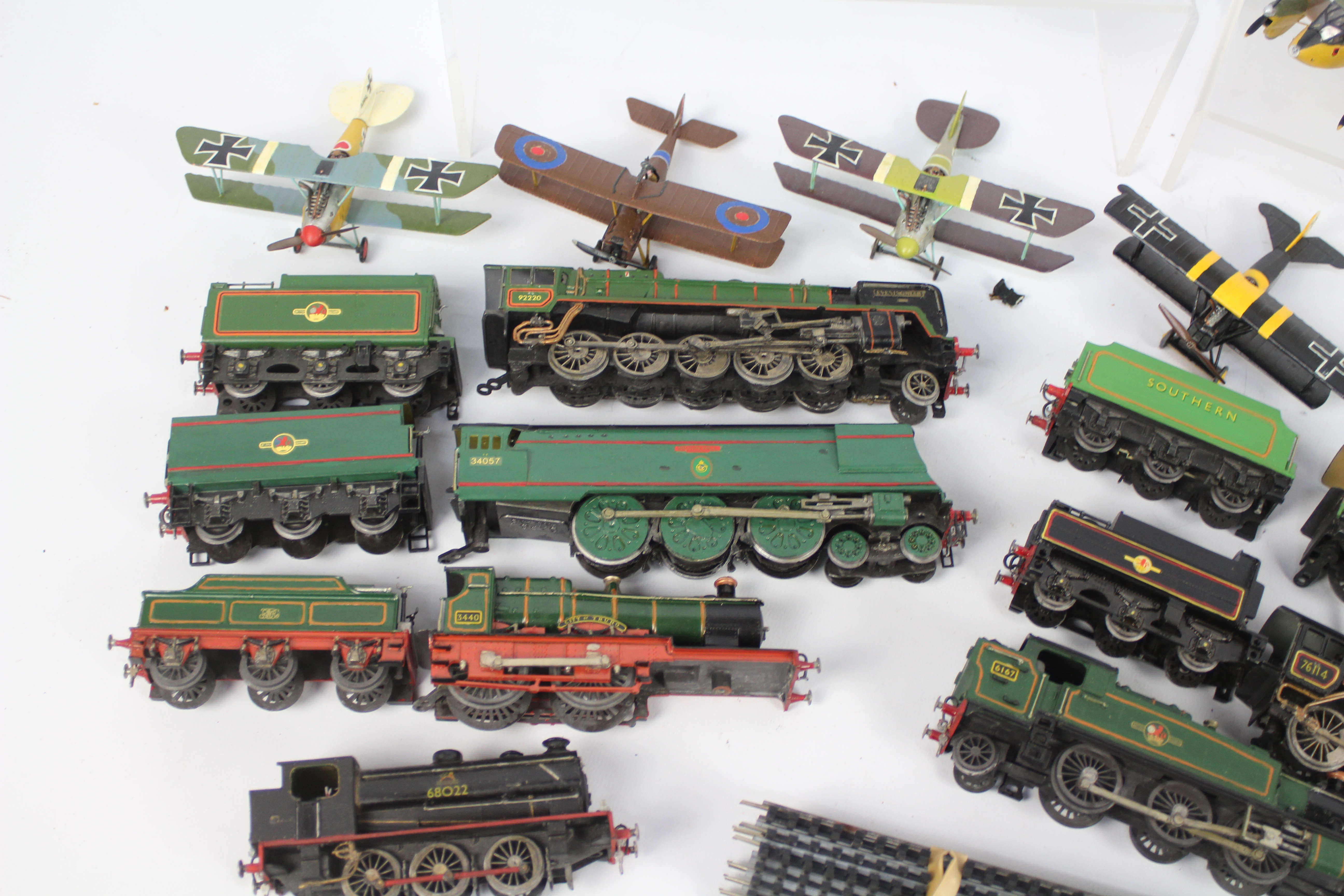 Airfix - A collection of 13 x pre built - Image 2 of 2