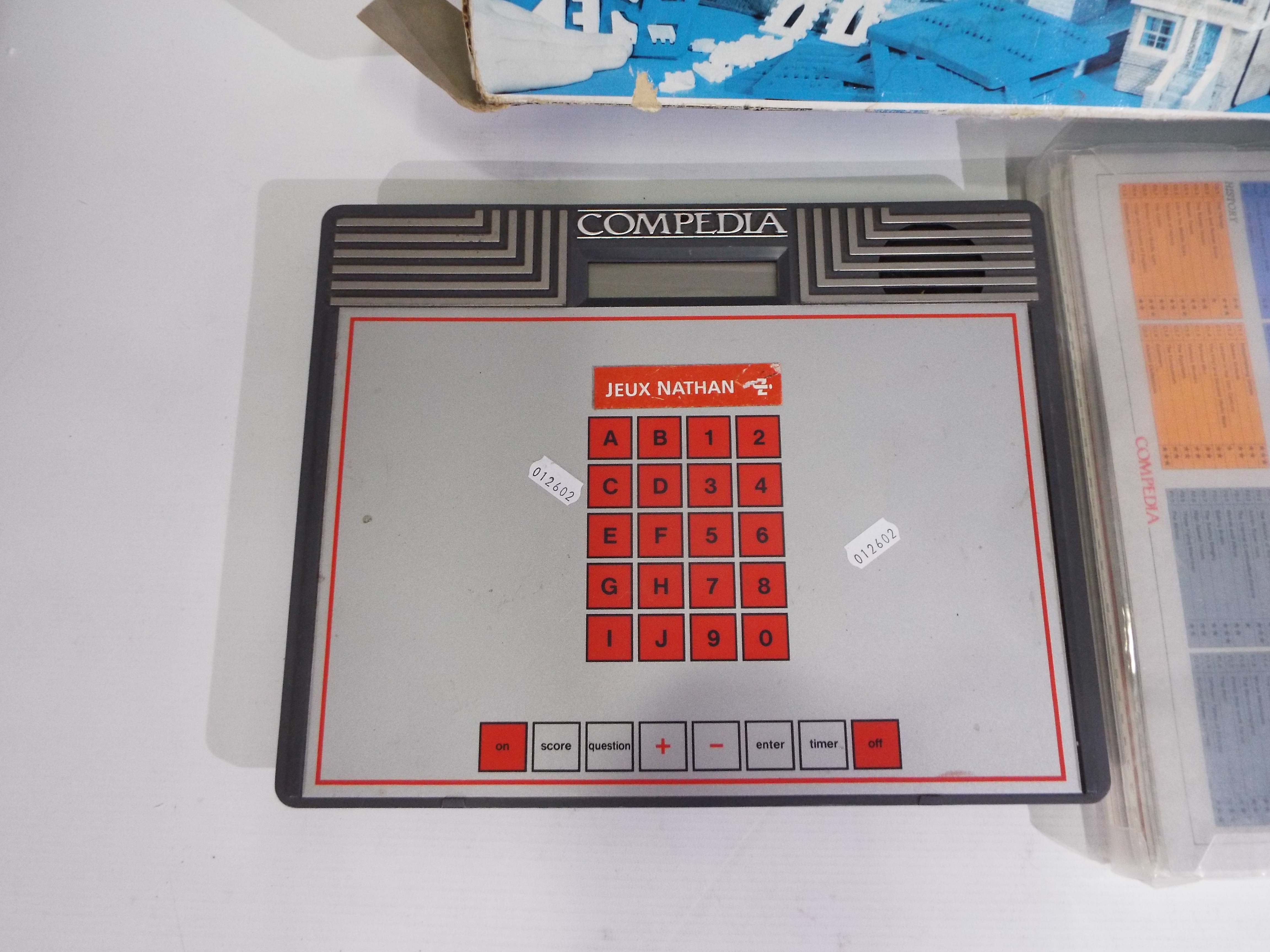 Compedia Linka - A mixed lot to include an unboxed Compedia 1980s Electronic Encyclopedia which may - Image 2 of 3