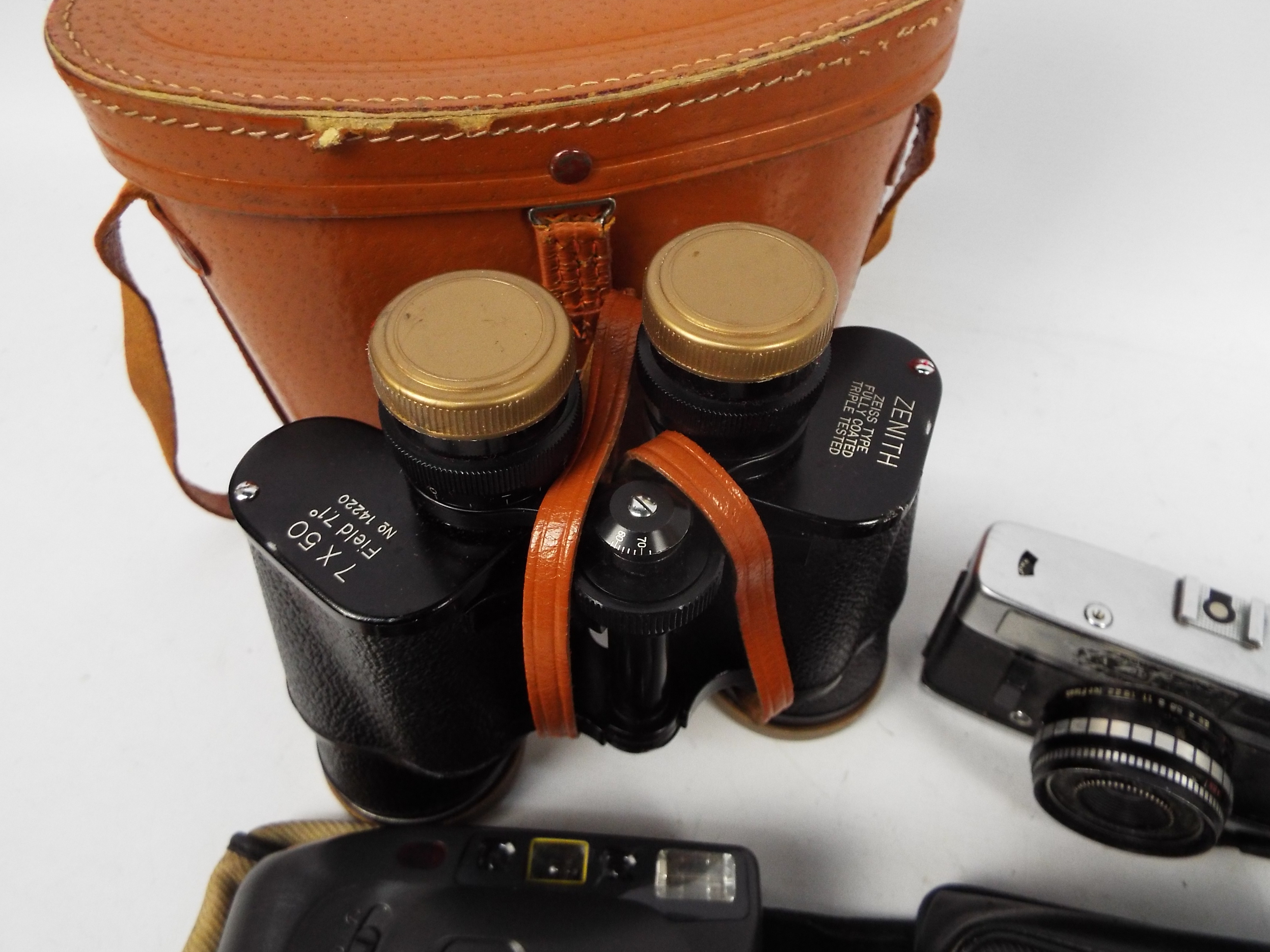 Photography - Lot to include a quantity of cameras including a Canon Sure Shot EX and a cased set - Image 2 of 4
