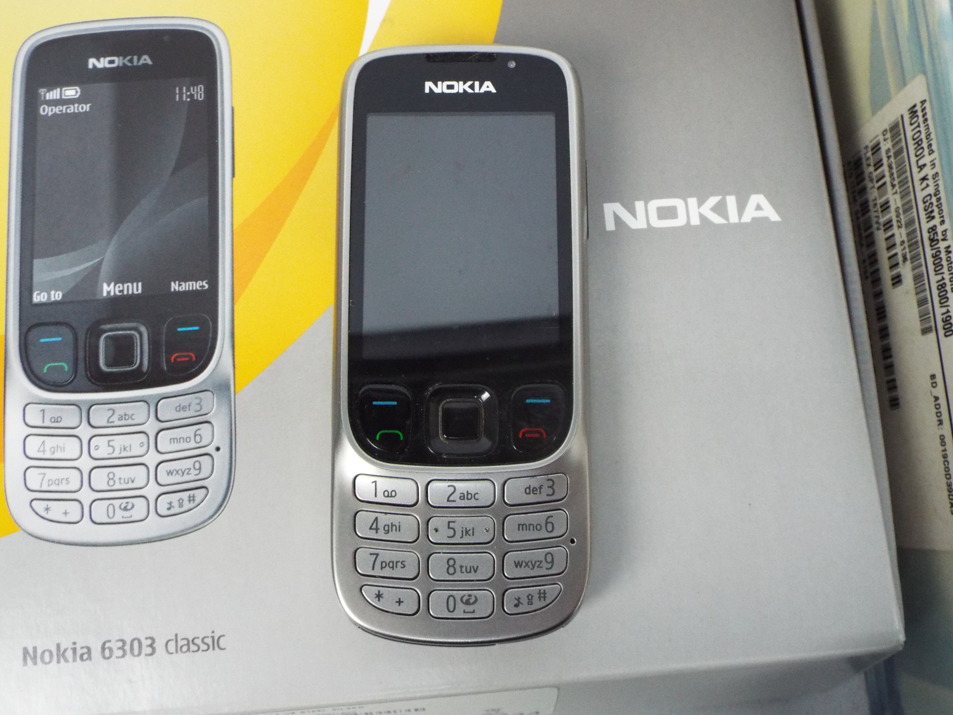 Nokia, Motorola - 2 x boxed phones - Lot - Image 2 of 4