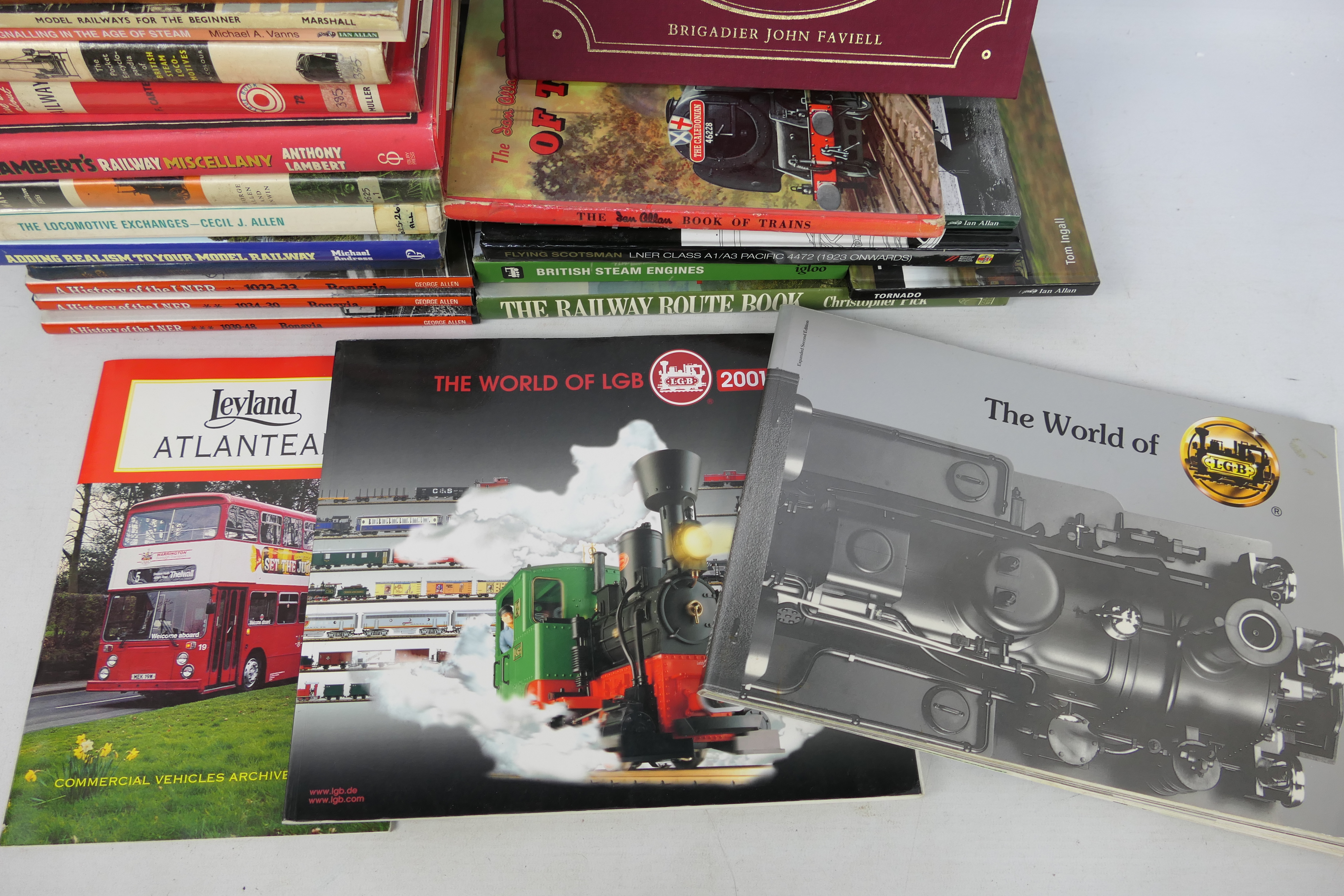 Haynes - Ian Allen - 25 x railway related books including Haynes Flying Scotsman Manual, - Image 4 of 4