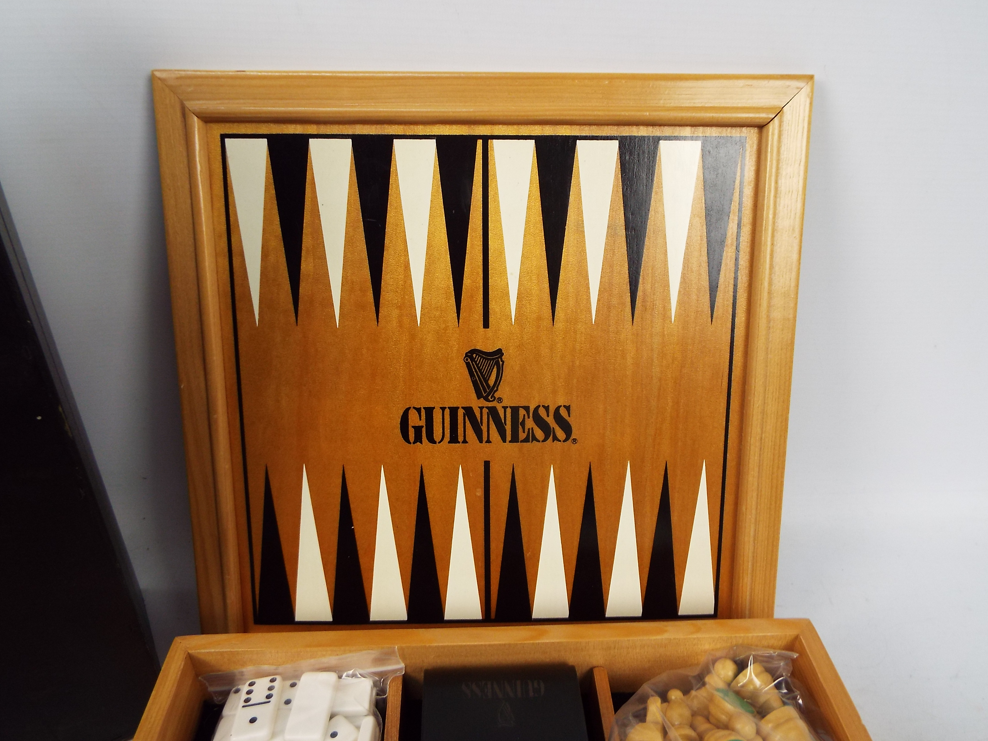 Guinness - A boxed Guinness Compendium O - Image 3 of 4