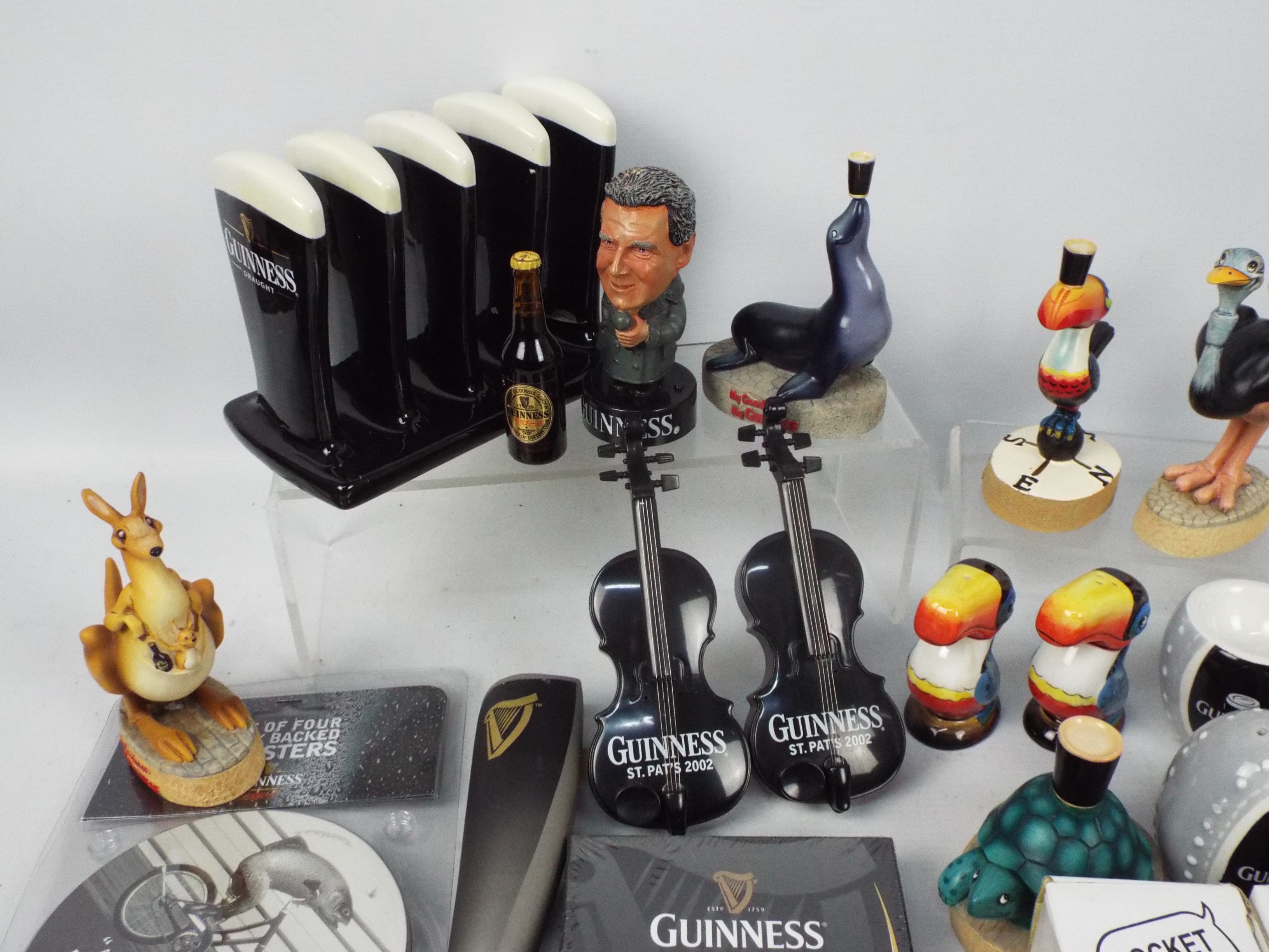 Guinness - A quantity of Guinness branded collectables to include cruet sets, egg cups, toast rack, - Image 2 of 5