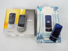 Nokia, Motorola - 2 x boxed phones - Lot