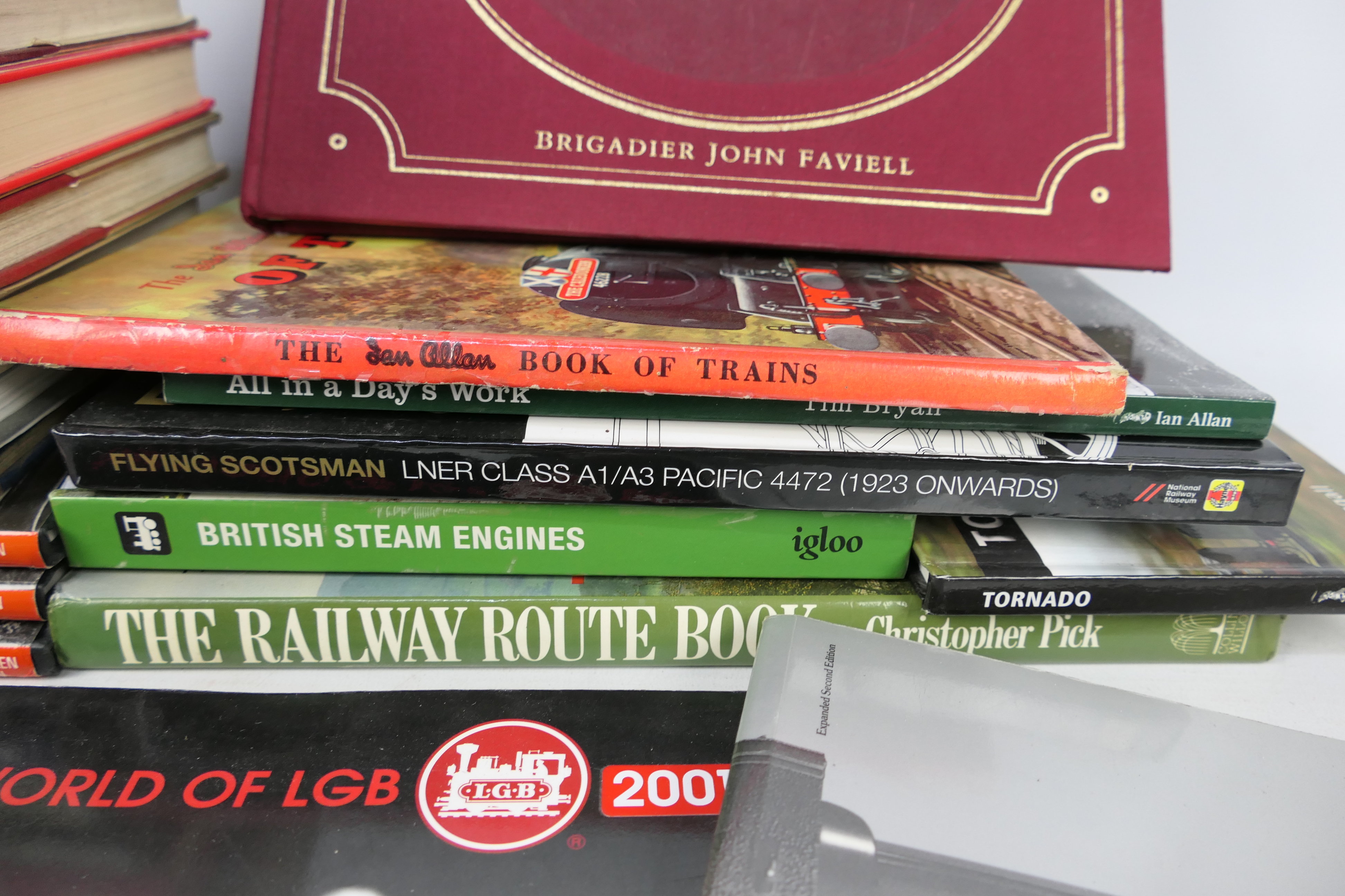 Haynes - Ian Allen - 25 x railway related books including Haynes Flying Scotsman Manual, - Image 3 of 4