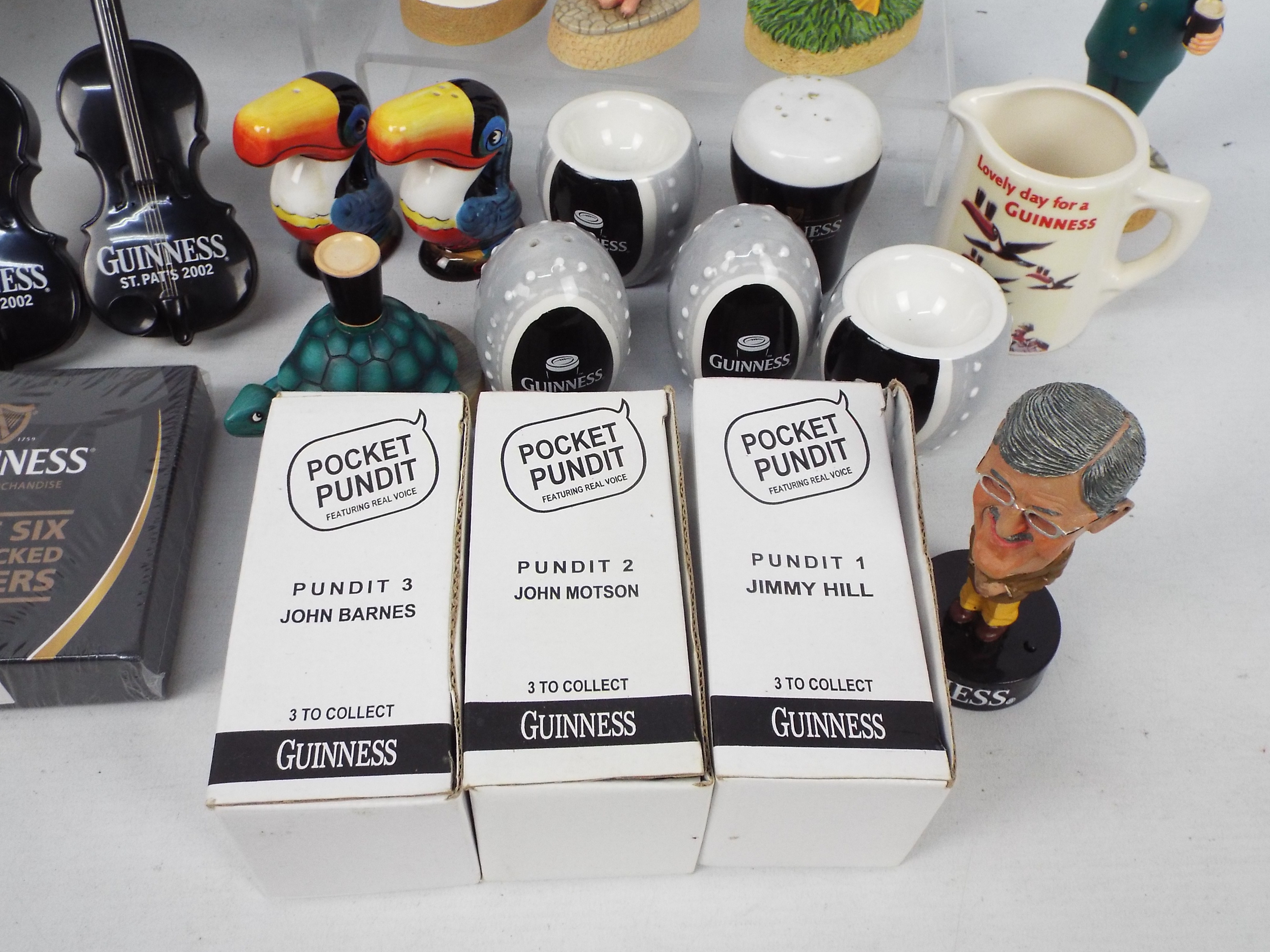 Guinness - A quantity of Guinness branded collectables to include cruet sets, egg cups, toast rack, - Image 5 of 5